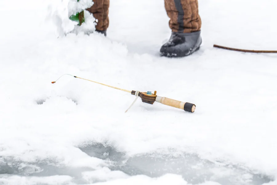 Ice Fishing for Beginners in Quebec: Where to Start, Gear and Safety (2026 Guide)